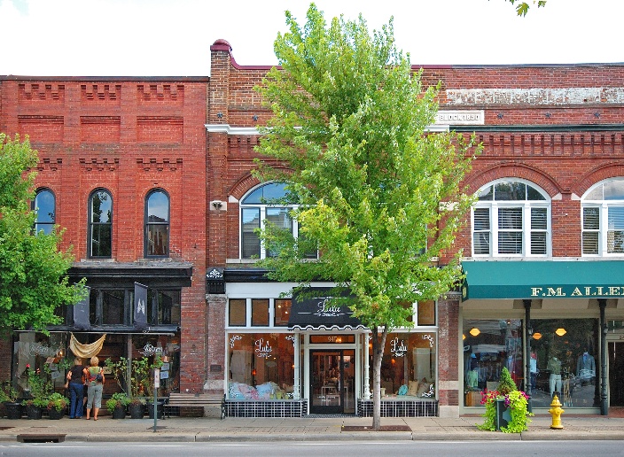 Photo of a downtown streetscape in Franklin Tennessee
